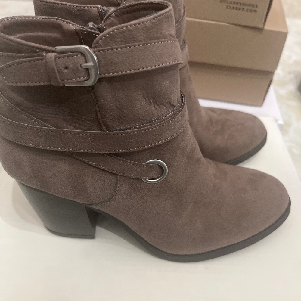 Boots - Picture 2 of 6